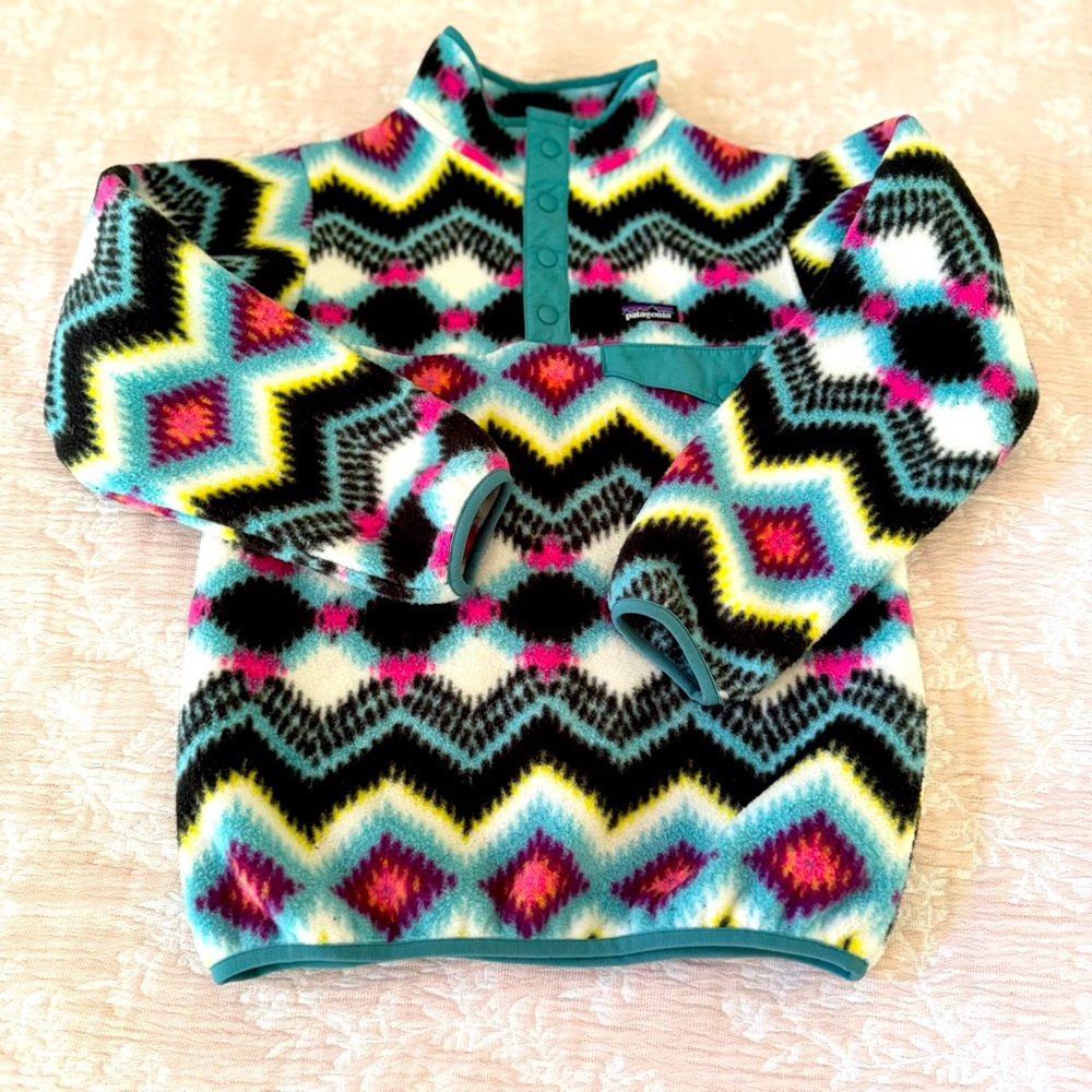 Patagonia Aztec Design Fleece Snap up Pullover. Size Medium for kids size.